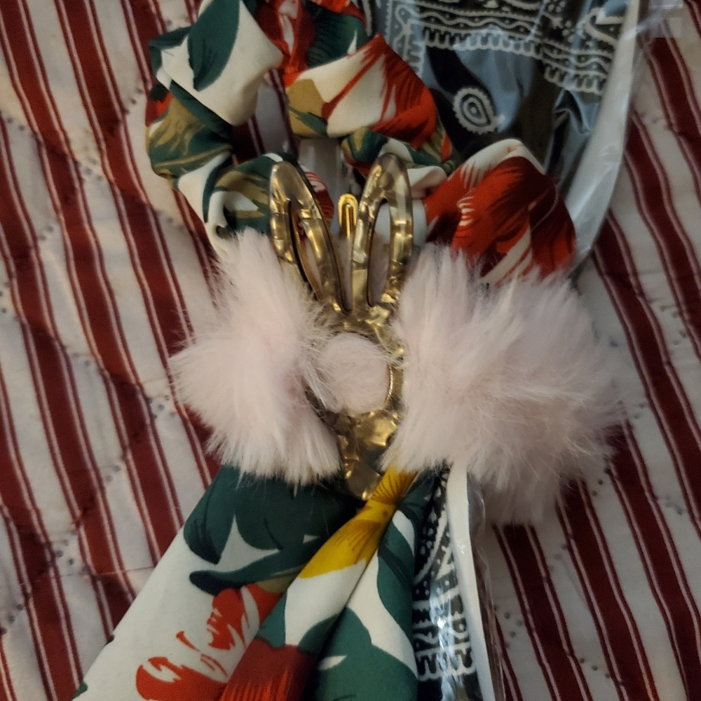 4 hair accessories one great looking bundl